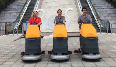 M52A全自動洗地機服務于亳州康美中藥城